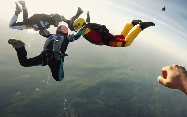 Building lifelong friendships in the skydiving community